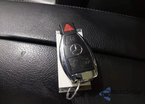 2016 Mercedes-Benz C 300 4Matic z USA, uszkodzony, nr VIN 55SWF4KB5GU108798